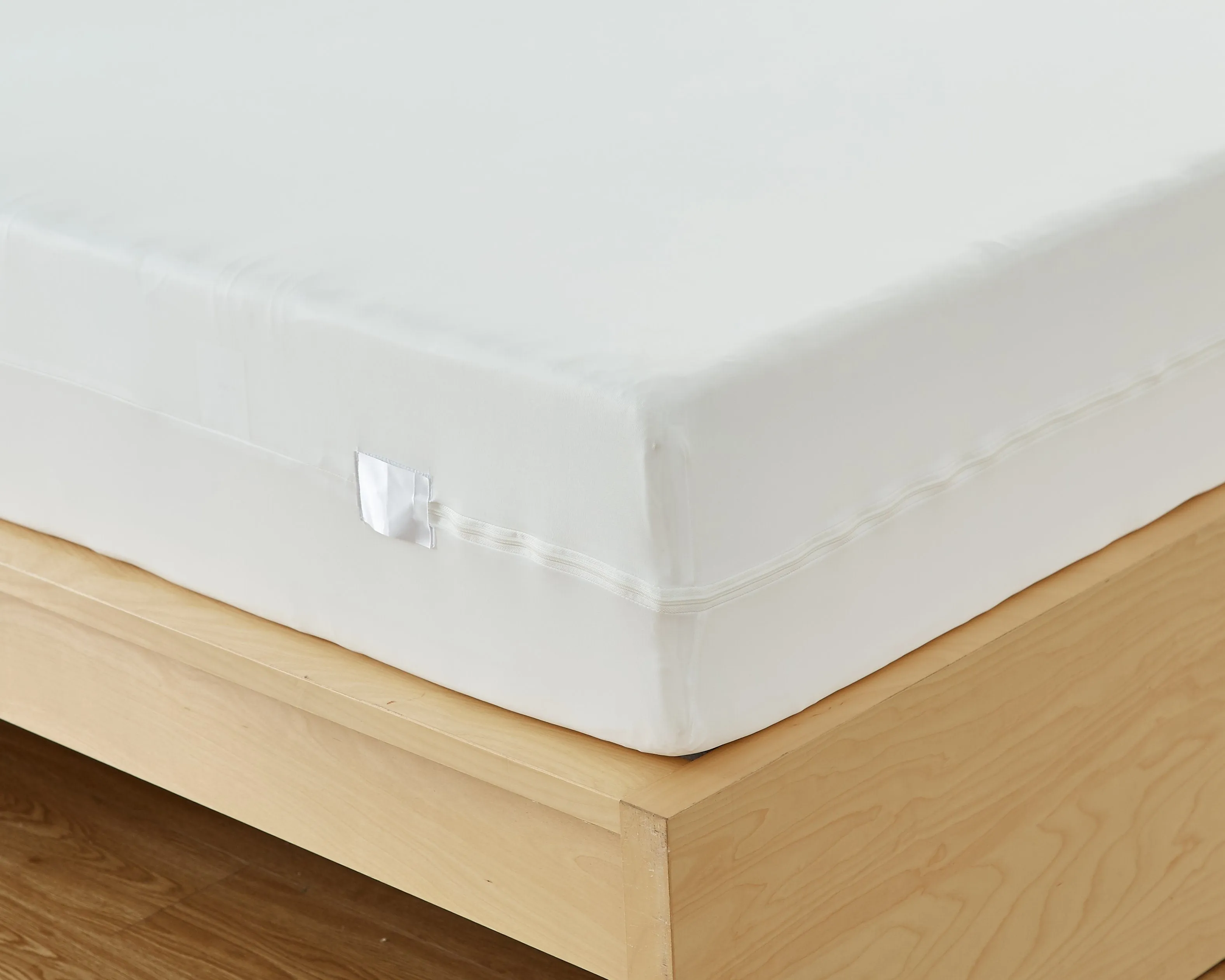 BedBug Solution™ Hybrid Zippered Mattress Encasing - Stretches To Fit 9-12" Mattresses