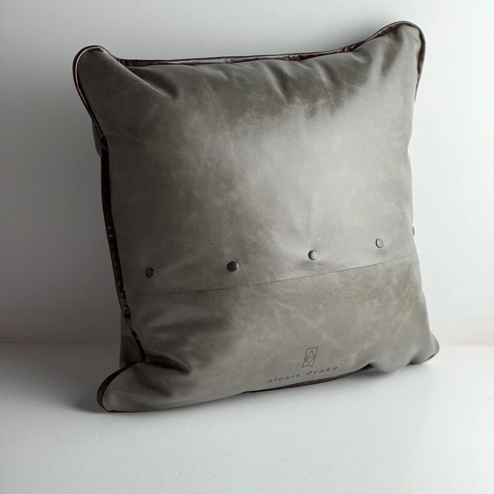 Home Collection | Square Pillow | Bison | Gray   Rocky