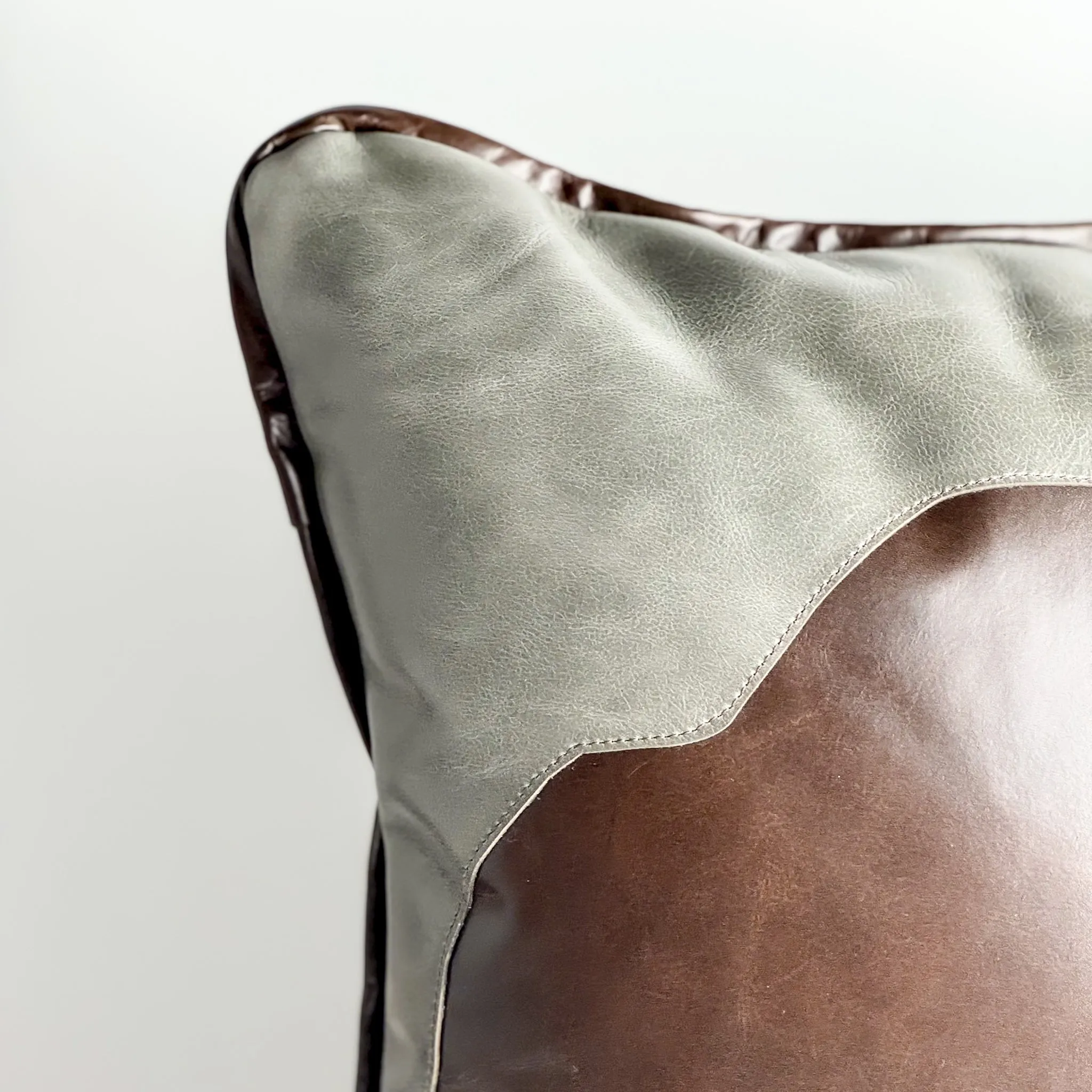 Home Collection | Square Pillow | Bison | Gray   Rocky