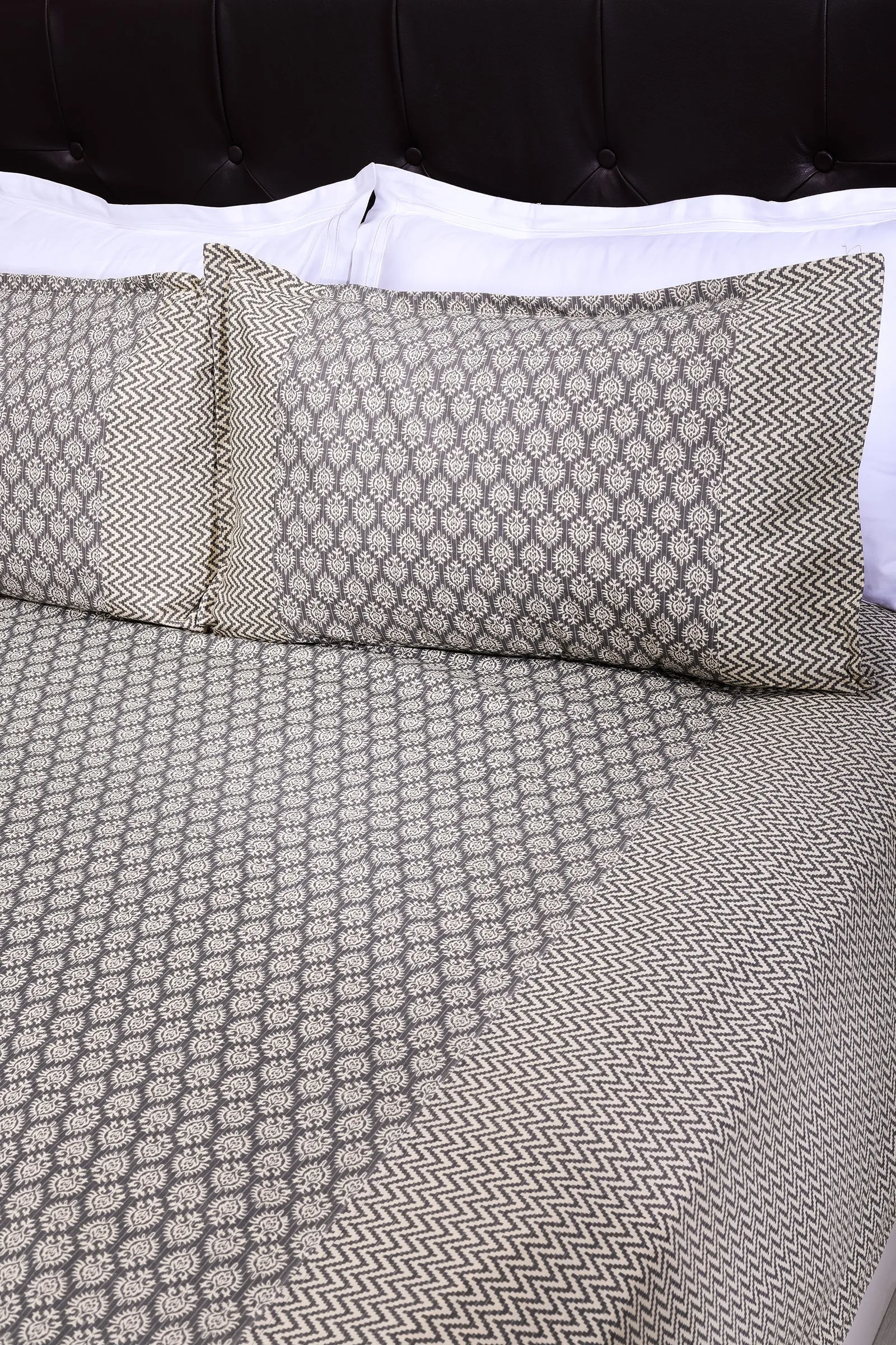 Rahat Megh Booti  Grey Cotton Bedsheet