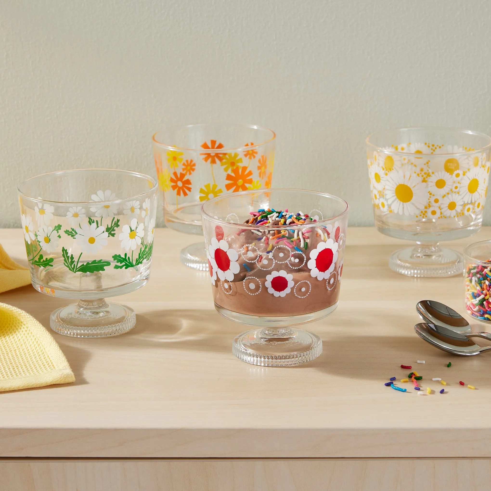 Retro Glass Footed Dessert Cup - Daisy Bloom